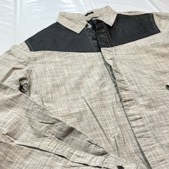 Guess gray Button down Black faux leather shoulders Men's Shirt sz medium 90s M - Picture 3 of 14